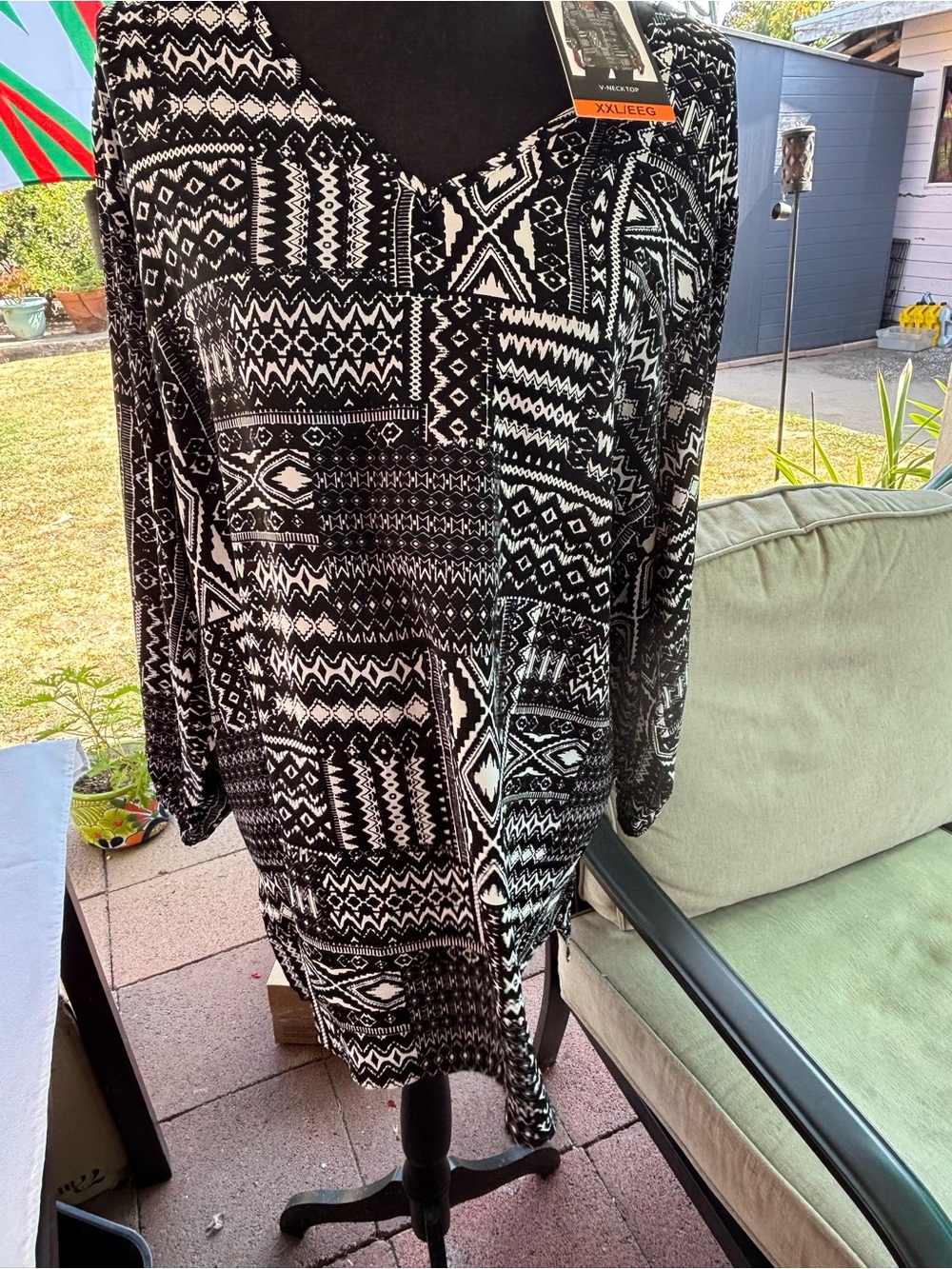 Black & White Geometric V-Neck  top by Mario Serrano  new